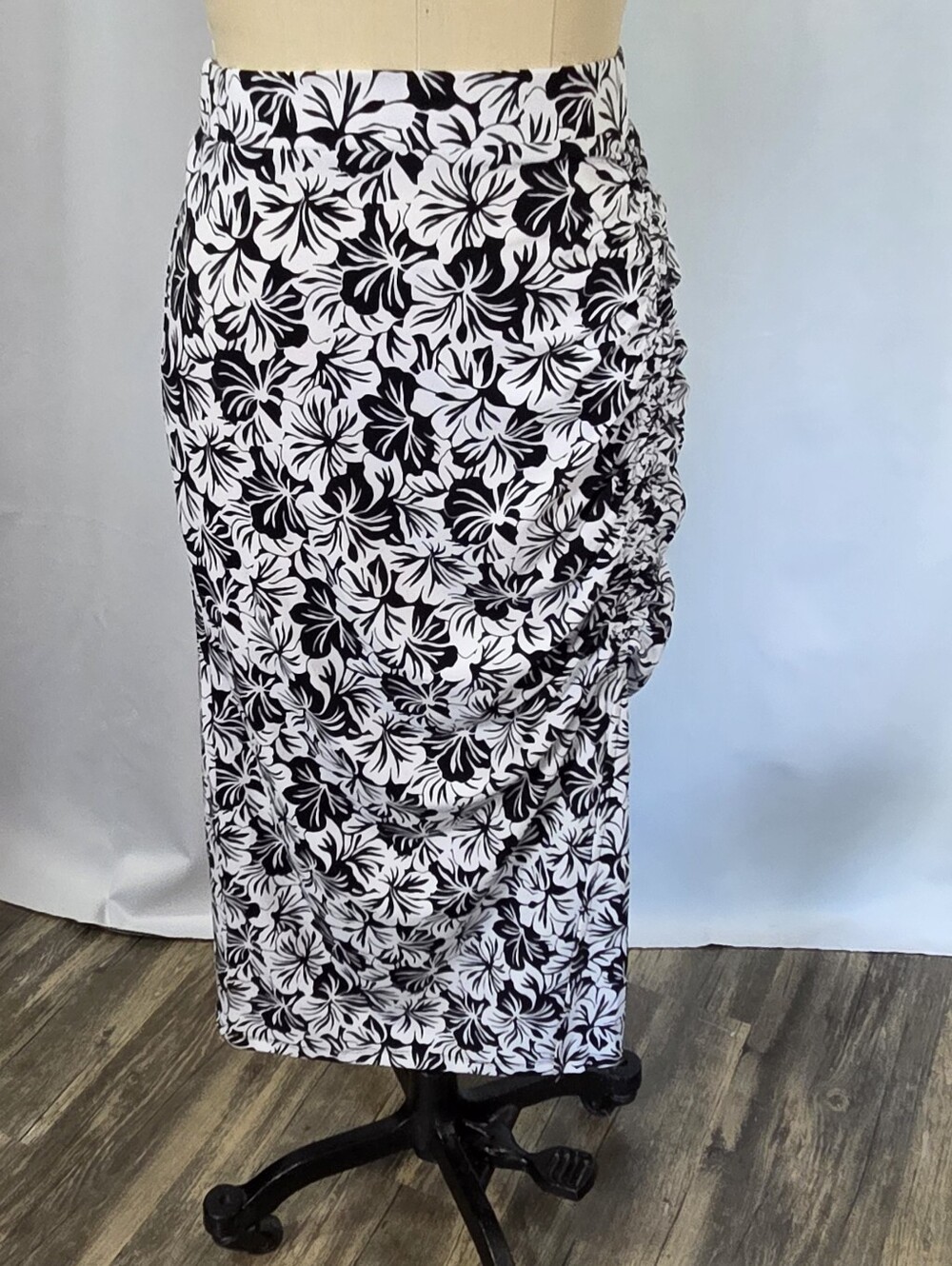 Michael Kors monochrome tropical hibiscus print maxi skirt Size Large